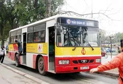 Hà Nội: Áp dụng thẻ từ thay thế vé xe buýt