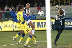 Juventus ủng hộ sử dụng chíp điện tử ảnh 1