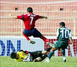 4 trận & 1 điểm ảnh 1