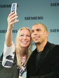 Khi Ronaldo và Beckham kiếm tiền từ quảng cáo ảnh 1