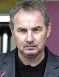 Alfred Riedl được chọn vào làm HLV trưởng đội tuyển Việt Nam