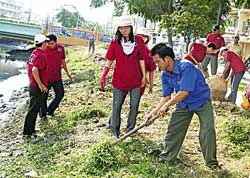 Thanh niên hành động vì thành phố xanh sạch đẹp