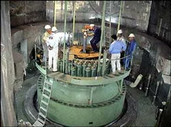 Không từ bỏ hoạt động làm giàu uranium