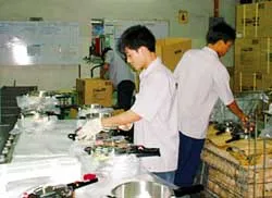 Thanh niên rủ nhau đi làm việc nước ngoài ảnh 2