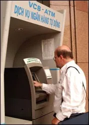 Thẻ ATM phương tiện quản lý chi tiêu hiện đại