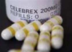 Dán nhãn cảnh báo trên sản phẩm Pfizer