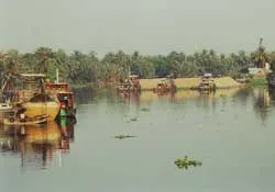 Một kiểu lấn... sông!