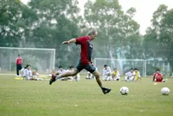 Đón hay đợi Riedl ảnh 1