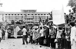 Lãnh đạo lực lượng vũ trang và nhân dân tham gia tổng tiến công và nổi dậy mùa xuân 1975