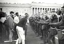 Nhìn lại “cuộc chiến trong lòng nước Mỹ”