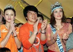 Siêu sao võ thuật Thành Long đến Việt Nam ảnh 2