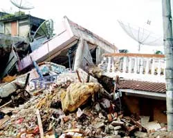 Indonesia ám ảnh động đất, sóng thần