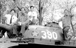 Gặp lại những người lính lái xe tăng 390