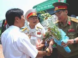 Giao lưu với nhân dân Tây Nguyên