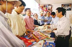 Khai mạc Hội sách báo thành phố lần 1 - 2005