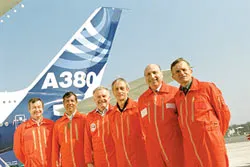 Airbus A380 đã cất cánh ảnh 2