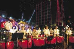 Tưng bừng các hoạt động lễ hội ngày 30-4 lịch sử ảnh 4