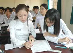 Bài 2: Đang lặp lại vết đổ?