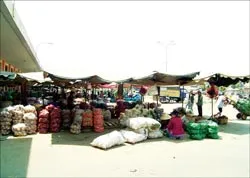 Khi nào tiểu thương hết khó?