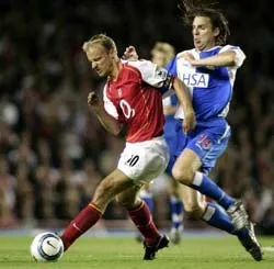 Muốn kết thúc sự nghiệp ở Arsenal ảnh 1