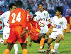 Number one V- League 2005 (vòng 12 ngày 8-5) ảnh 4