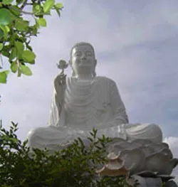 Tượng Thích Ca Phật đài lớn nhất nước trên cao nguyên Đà Lạt