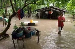 Bão Adrian tàn phá vùng Trung Mỹ