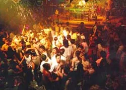 Tạm ngừng cấp mới đăng ký kinh doanh quán bar, karaoke, vũ trường