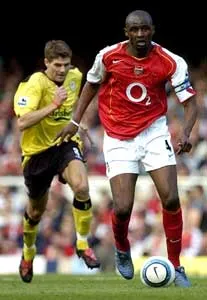 Ashley Cole:"Arsenal còn tốt hơn Liverpool nhiều" ảnh 1