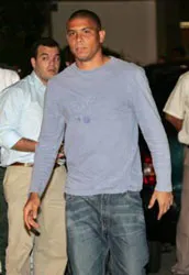 Ronaldo bị loại khỏi tuyển Brazil ảnh 1