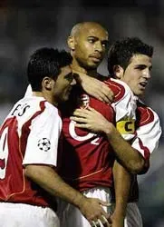 Wenger không muốn mất thêm ngôi sao ảnh 1