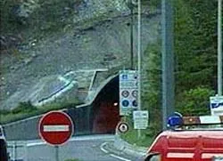 Cháy hầm đường bộ nối Italy và Pháp