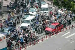 Đã có kế hoạch hạn chế xe cá nhân ảnh 2