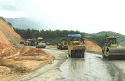 Tháng 12-2005, thông xe kỹ thuật đường nối trực tiếp Khánh Hòa - Lâm Đồng