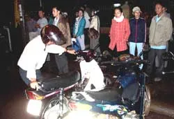 Giám thị coi thi bị hành hung