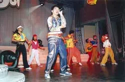 Rộn ràng, tươi vui “Khúc hát yêu đời”