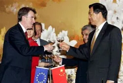 Đạt thoả thuận về hạn chế hàng dệt may Trung Quốc