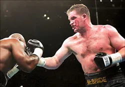 Mike Tyson “đầu hàng” ở hiệp thứ 6 ảnh 1