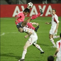 Italia vấp ngã, Brazil thất vọng ảnh 1