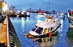 2 vụ tai nạn máy bay, 4 vụ động đất