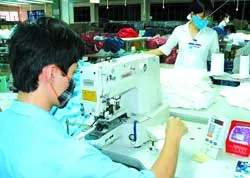 Tập trung đầu tư cho dệt may và gỗ