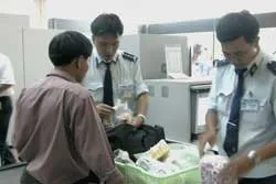 Lỗ hổng cho buôn lậu