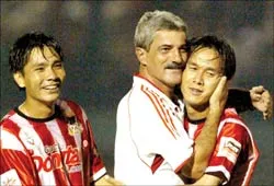 GĐT.LA: khó vuột khỏi chức vô địch ? ảnh 1