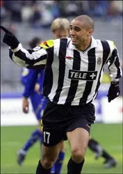 Juventus không bán, mà còn mua thêm ảnh 1