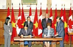 Thủ tướng Phan Văn Khải hội đàm với Thủ tướng Canada Paul Martin