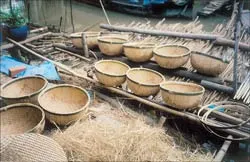 Xóm thúng ven sông