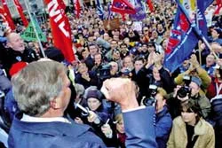 Biểu tình phản đối kế hoạch cải cách luật lao động