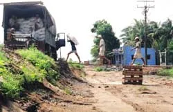 Người dân chịu nhiều nỗi khổ