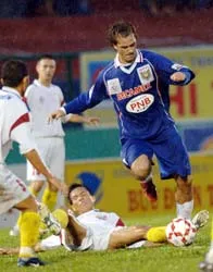 Các trận đấu vòng 18 (ngày 3-7) ảnh 1