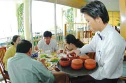 Cơm thố cá kho tiêu...